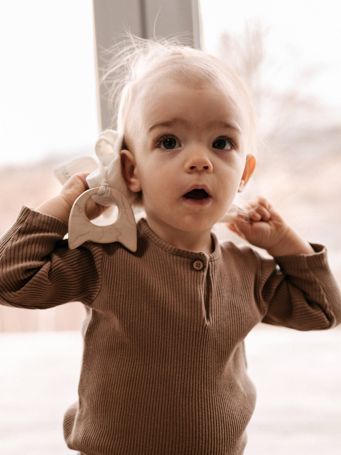 Natürlich zahnen: Warum ein Holz-Beißring die beste Wahl für dein Baby ist
