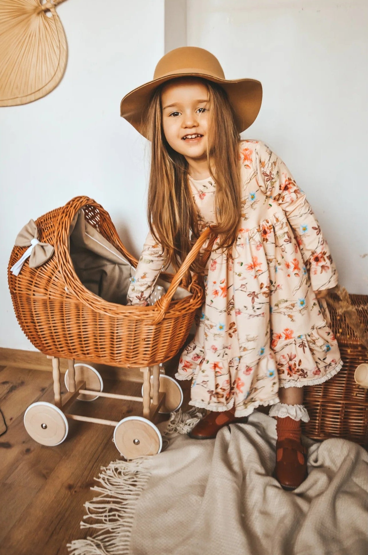 Wicker Doll Stroller Lena – Beige Bedding